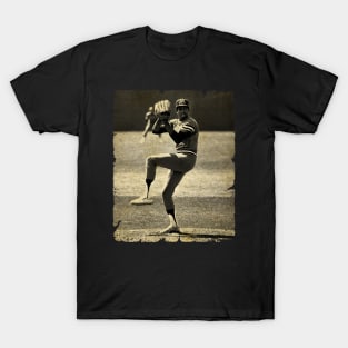 Dave Winfield Pitching For The University of Minnesota in The, 1973 College World Series T-Shirt